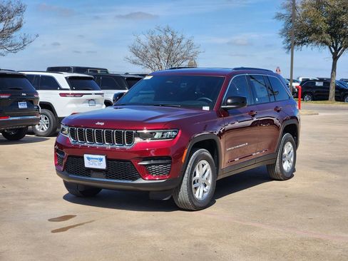 New 2026 Jeep Grand Cherokee Laredo image 2