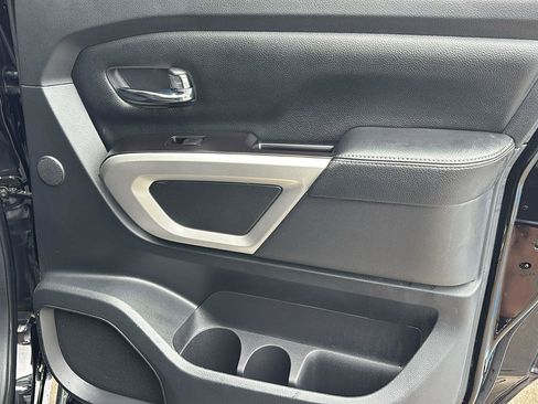 Used 2020 Nissan Titan SL w/ Moonroof Package image 18