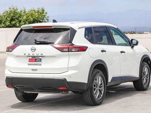Used 2024 Nissan Rogue S FWD image 5