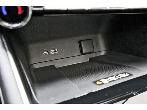 Used 2025 Chevrolet Traverse RS image 23