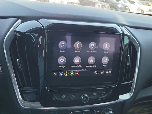 Used 2022 Chevrolet Traverse LT FWD image 16