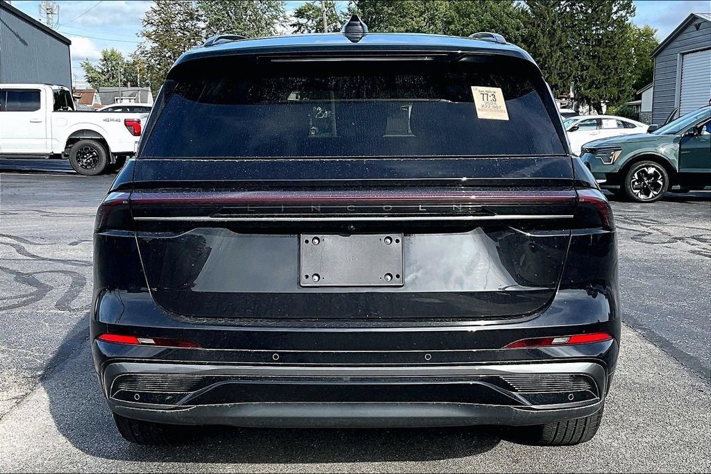 Used 2024 Lincoln Nautilus Reserve w/ Equipment Group 202A AWD/4WD image 8