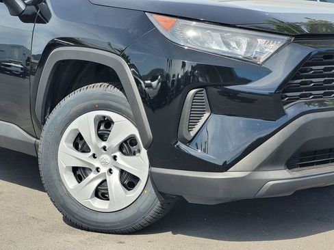 Used 2021 Toyota RAV4 LE AWD/4WD image 9