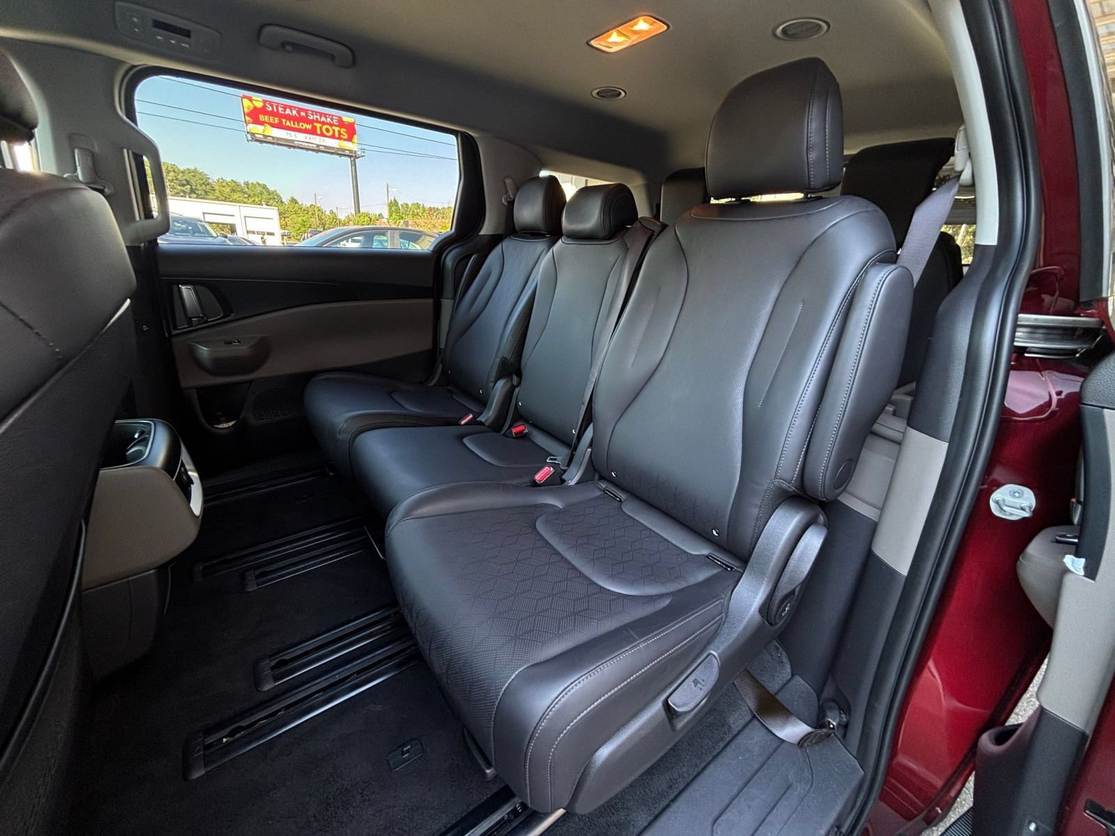 Used 2026 Kia Carnival FWD image 27