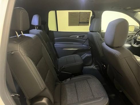 Used 2025 Chevrolet Traverse LT FWD image 23