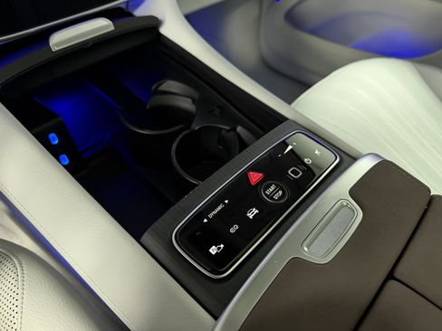 Certified 2023 Mercedes-Benz EQS 580 4MATIC SUV image 34