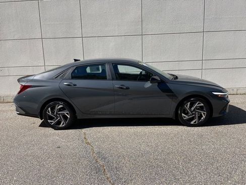 Used 2025 Hyundai Elantra Sport image 5