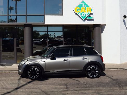 Used 2017 MINI Cooper S image 8