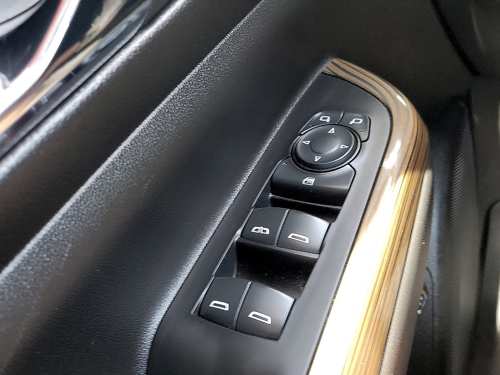 Used 2023 GMC Acadia SLE w/ Driver Convenience Package FWD image 14