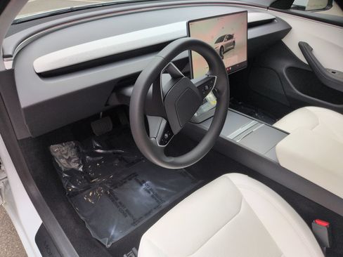 Used 2024 Tesla Model 3 Standard Range RWD image 17