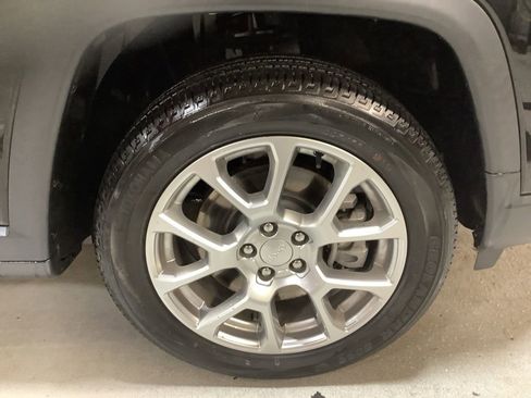 Used 2023 Jeep Compass Latitude AWD/4WD image 11