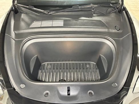 Used 2021 Tesla Model Y Long Range AWD/4WD image 4