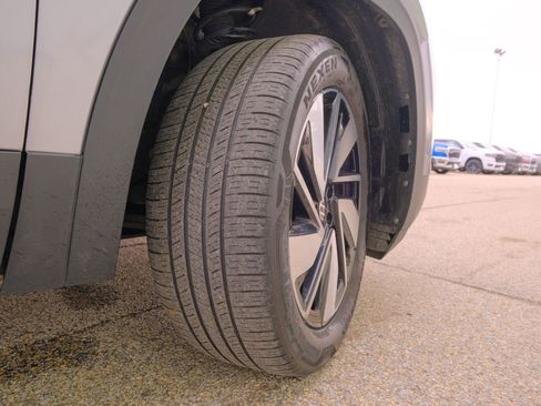 Used 2024 Volkswagen Atlas SE image 45