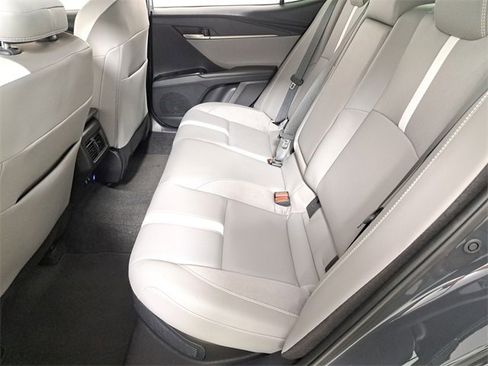 Used 2025 Toyota Camry SE image 12