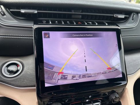 Used 2024 Jeep Grand Cherokee Limited w/ Black Appearance Package image 26