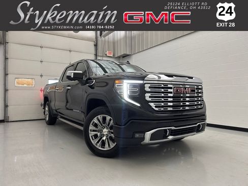 Used 2024 GMC Sierra 1500 Denali w/ Technology Package AWD/4WD image 1