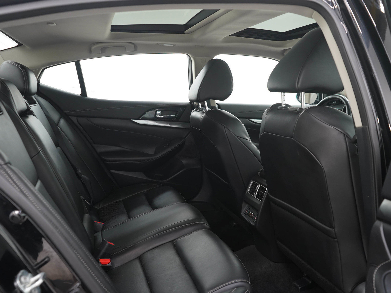 Used 2023 Nissan Maxima SL FWD image 12