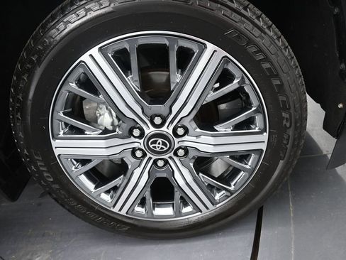Used 2025 Toyota Sequoia Capstone AWD/4WD image 43