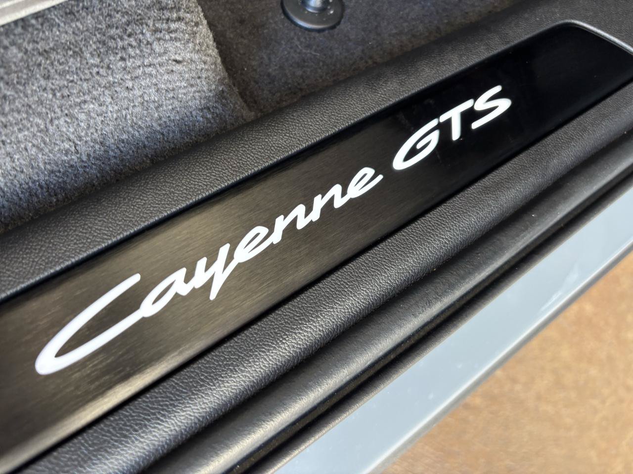 Used 2025 Porsche Cayenne GTS AWD/4WD image 24