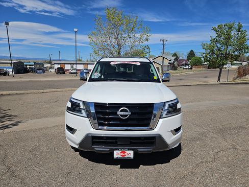 Used 2023 Nissan Armada Platinum w/ Captain's Chairs Package AWD/4WD image 5