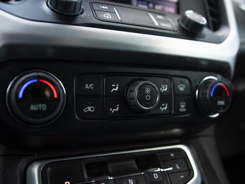 Used 2022 GMC Acadia SLT w/ Elevation Edition image 9