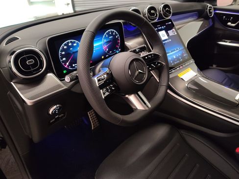 Used 2026 Mercedes-Benz GLC 300 image 4