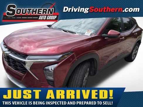 Used 2025 Chevrolet Trax LT w/ LT Convenience Package FWD image 1