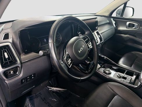Used 2022 Kia Sorento SX w/ Panoramic Sunroof Package AWD/4WD image 11