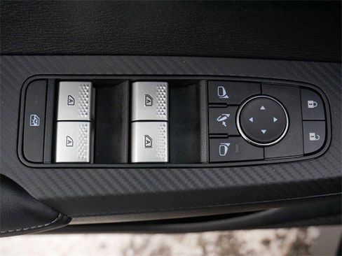 Used 2025 Mitsubishi Outlander SE image 18