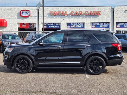 Used 2017 Ford Explorer Limited w/ Equipment Group 301A AWD/4WD image 3