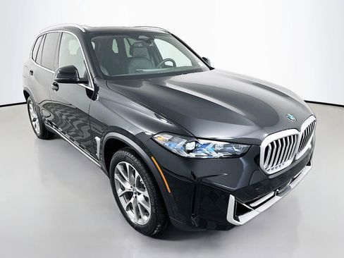 New 2026 BMW X5 xDrive40i w/ Climate Comfort Package image 3