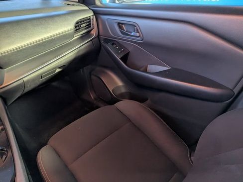 Used 2024 Nissan Rogue S FWD image 16