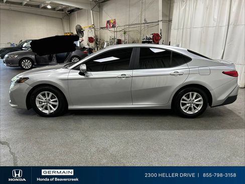 Used 2025 Toyota Camry LE w/ Convenience Package FWD image 5