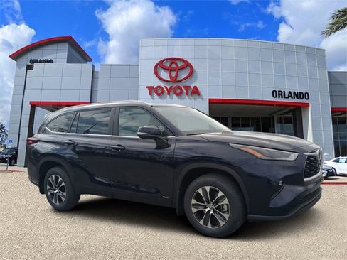 New 2026 Toyota Highlander XLE image 1