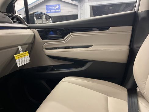 Used 2025 Honda Odyssey Touring image 13