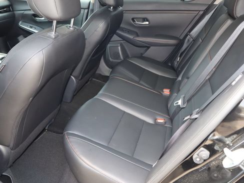 Used 2025 Nissan Sentra SR w/ SR Premium Package FWD image 6