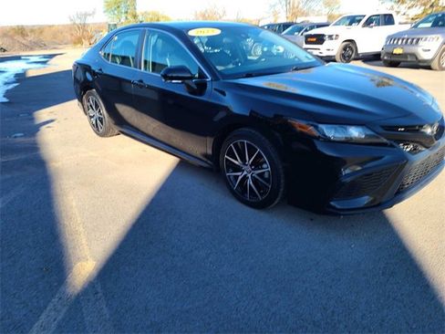 Used 2023 Toyota Camry SE image 2