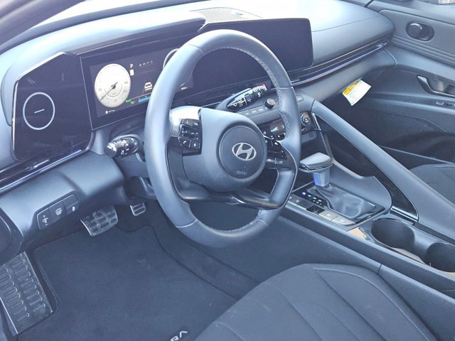 Used 2025 Hyundai Elantra SEL FWD image 9