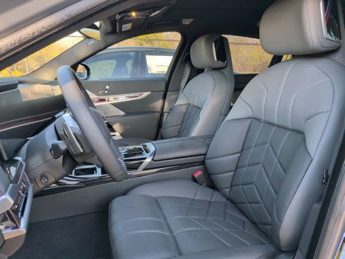 Certified 2025 BMW 760i xDrive w/ Executive Package image 16