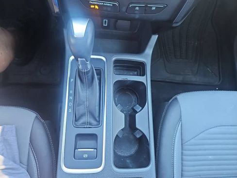Used 2017 Ford Escape SE w/ Equipment Group 201A AWD/4WD image 18