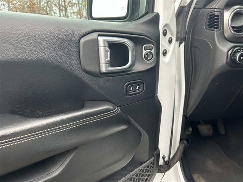 Used 2018 Jeep Wrangler Unlimited Sahara image 18