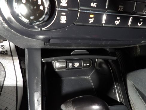 Used 2017 Kia Sorento LX Sport Utility 4D image 16