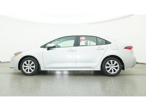 Used 2025 Toyota Corolla LE FWD image 24
