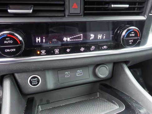 Used 2023 Nissan Rogue SV image 18