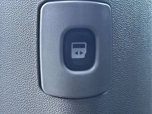 Used 2014 Chrysler Town & Country Touring FWD image 12