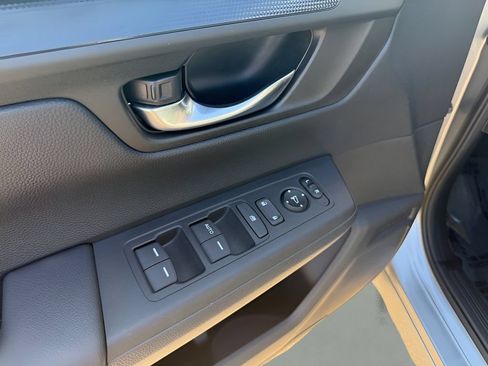 Used 2025 Honda CR-V LX image 10
