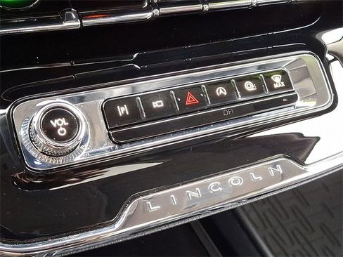 Used 2023 Lincoln Corsair Reserve w/ Equipment Group 201A image 16