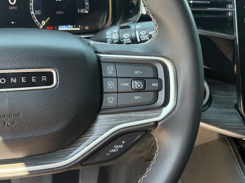 Used 2024 Jeep Wagoneer L Series II w/ Flexible Seating Group AWD/4WD image 20