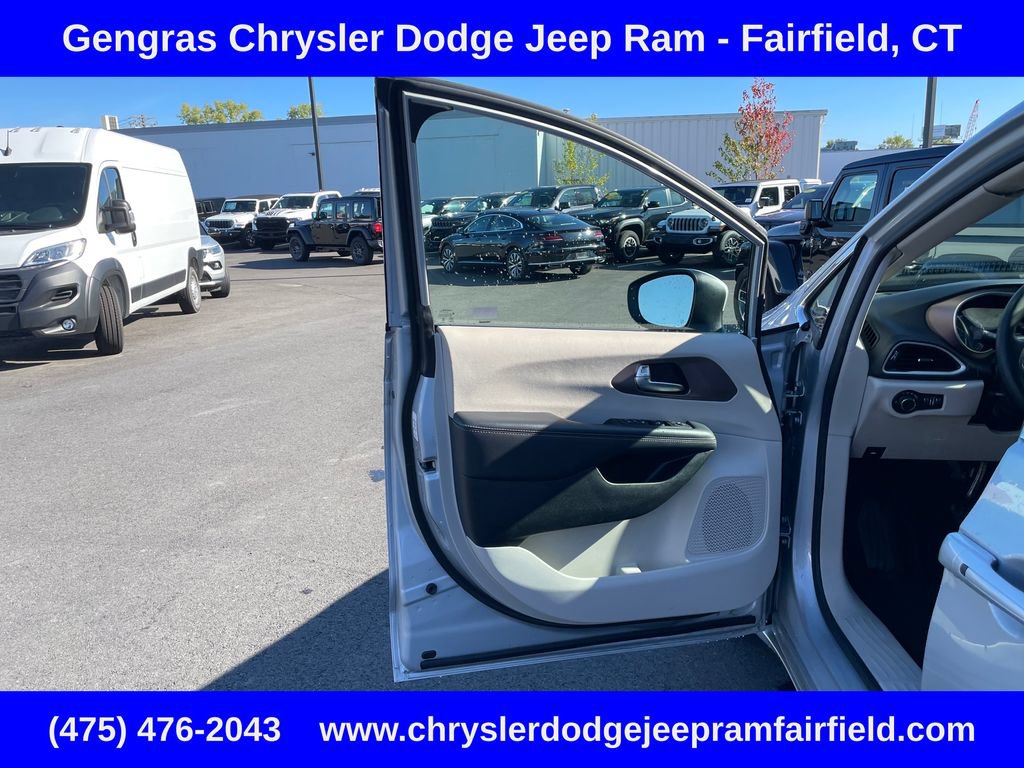 Certified 2023 Chrysler Voyager LX FWD image 48