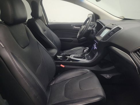 Used 2018 Ford Edge Titanium w/ Equipment Group 301A AWD/4WD image 21